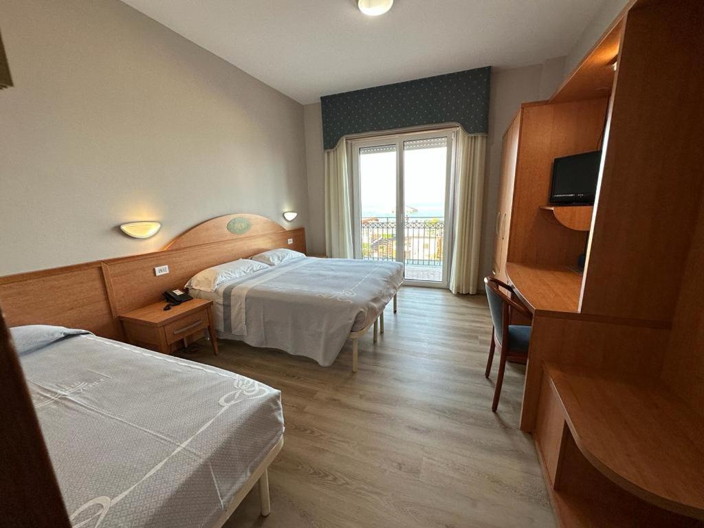 Hotel Costa Verde Pineto Luaran gambar
